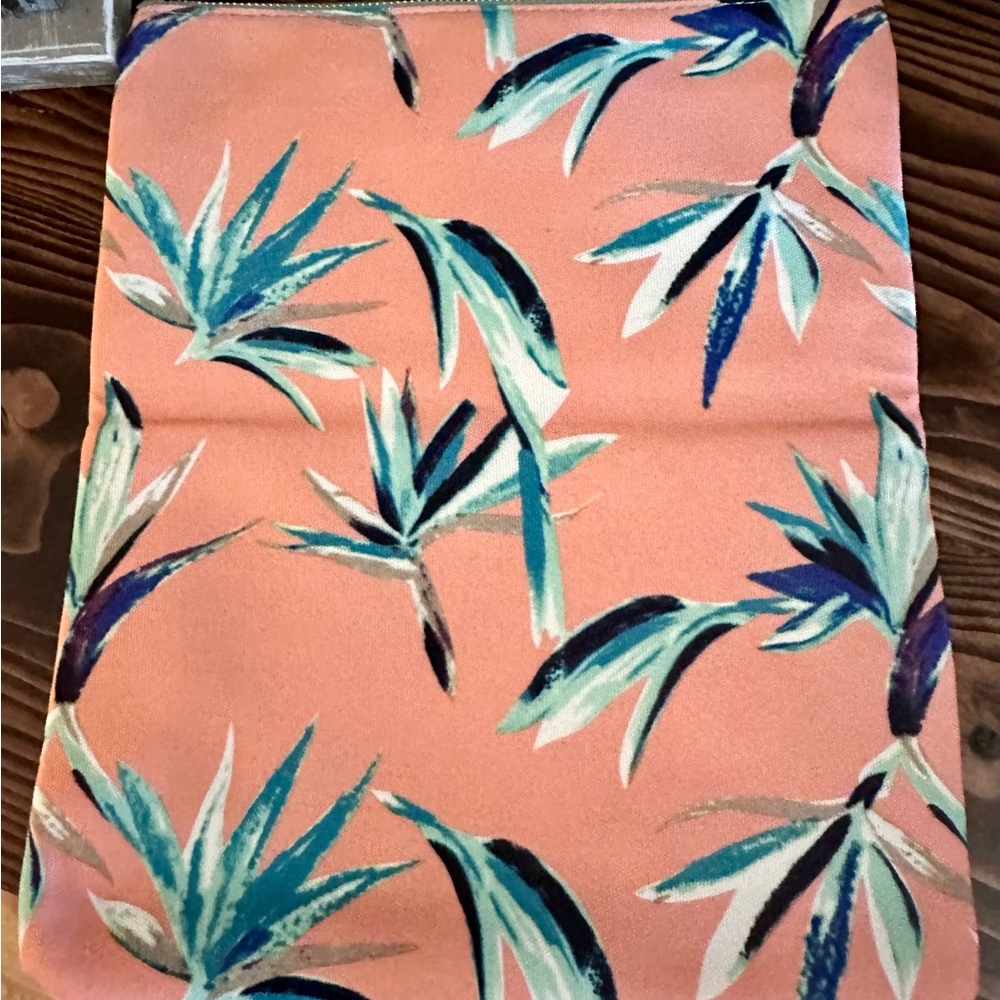 NWT Rachel Pally foldable faux leather clutch. - tropical fabric pink/mint green - Picture 2 of 10
